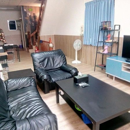 Traveler Station Hotel Каосюн Екстериор снимка