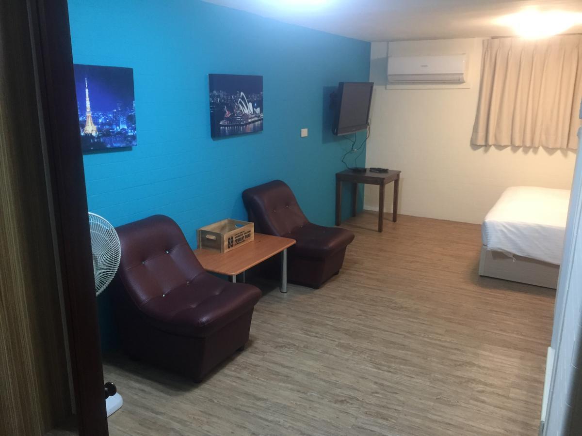 Traveler Station Hotel Каосюн Екстериор снимка