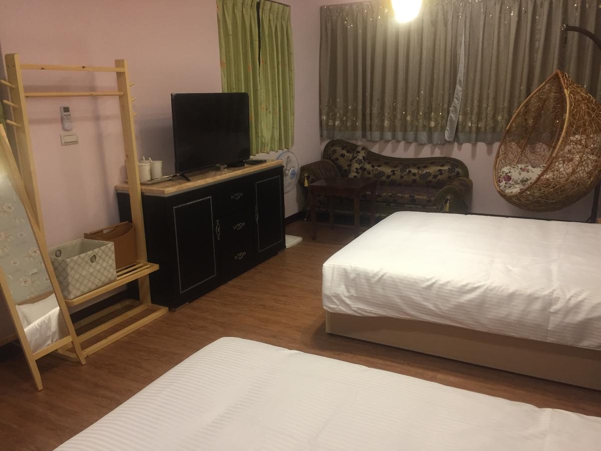 Traveler Station Hotel Каосюн Екстериор снимка