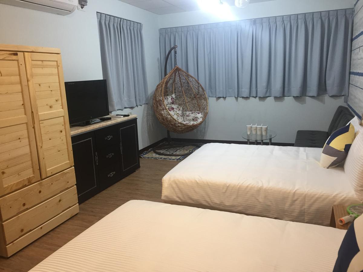 Traveler Station Hotel Каосюн Екстериор снимка