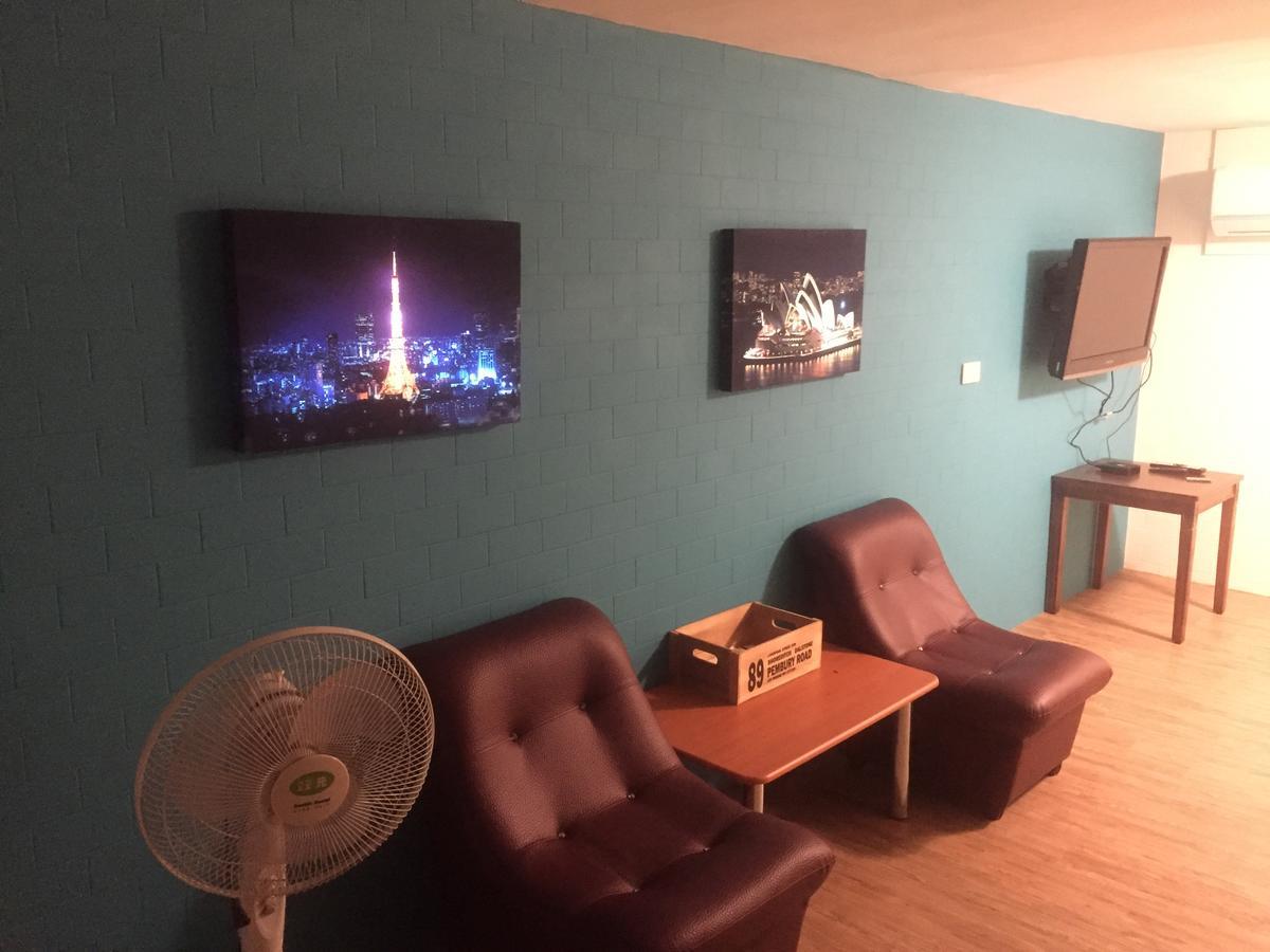 Traveler Station Hotel Каосюн Екстериор снимка