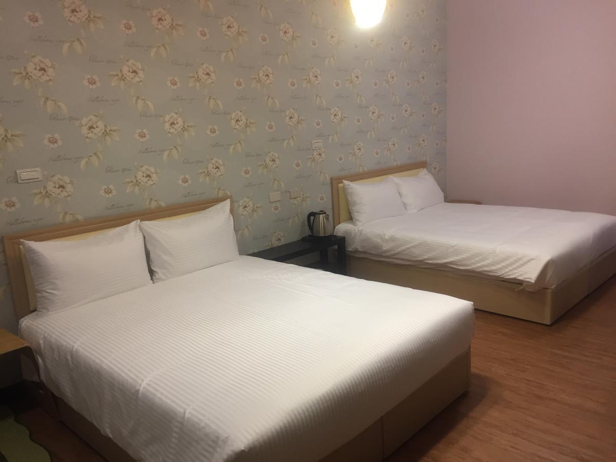 Traveler Station Hotel Каосюн Екстериор снимка