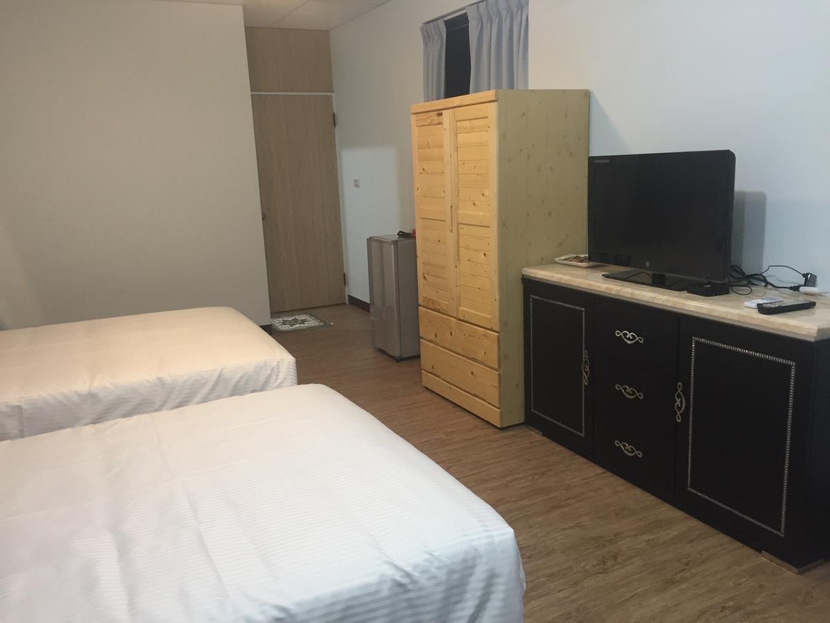 Traveler Station Hotel Каосюн Екстериор снимка