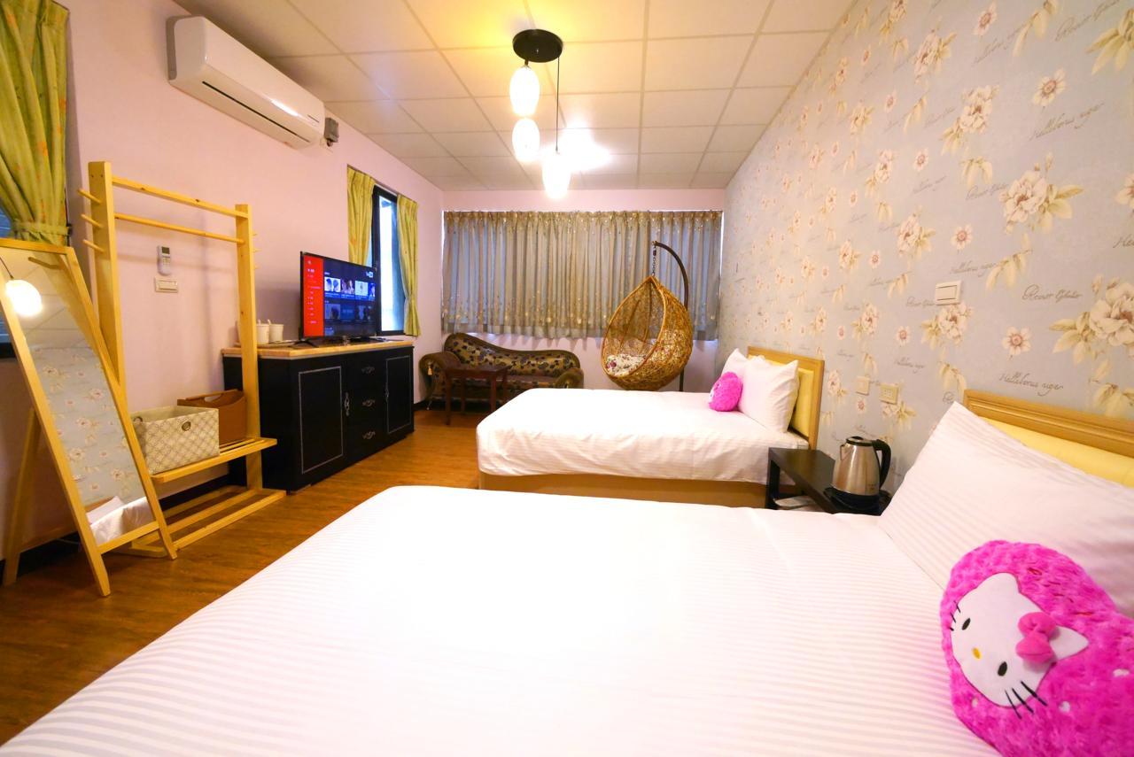 Traveler Station Hotel Каосюн Екстериор снимка