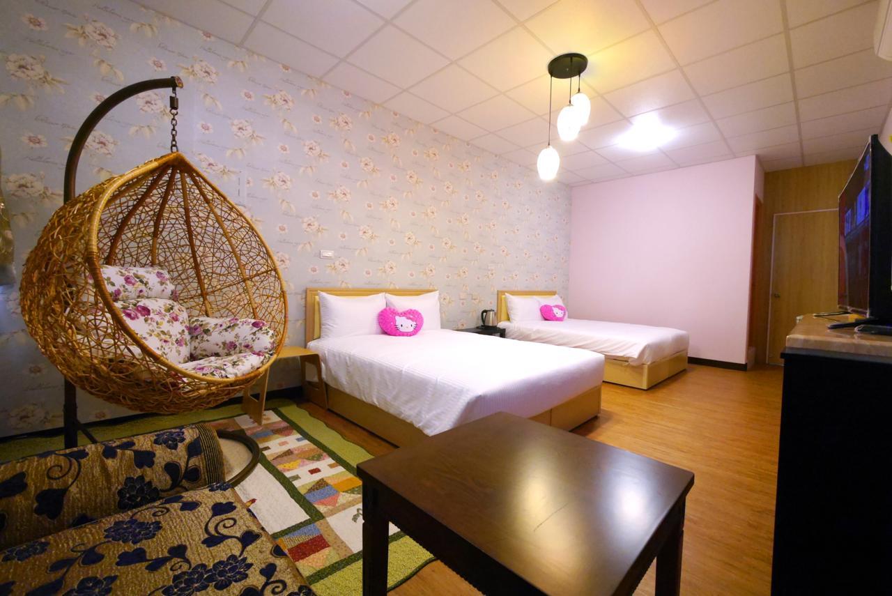 Traveler Station Hotel Каосюн Екстериор снимка