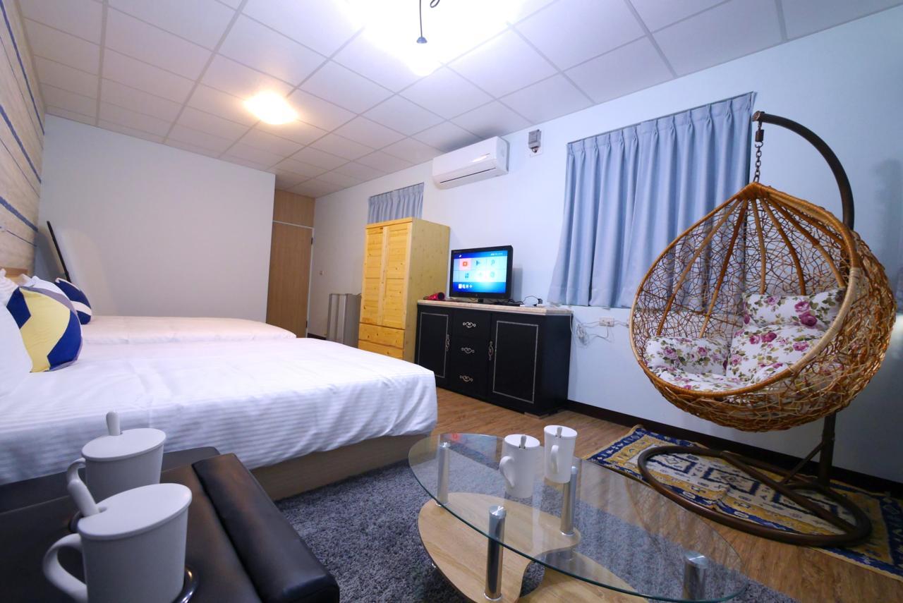 Traveler Station Hotel Каосюн Екстериор снимка