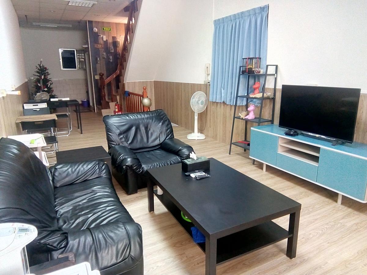 Traveler Station Hotel Каосюн Екстериор снимка