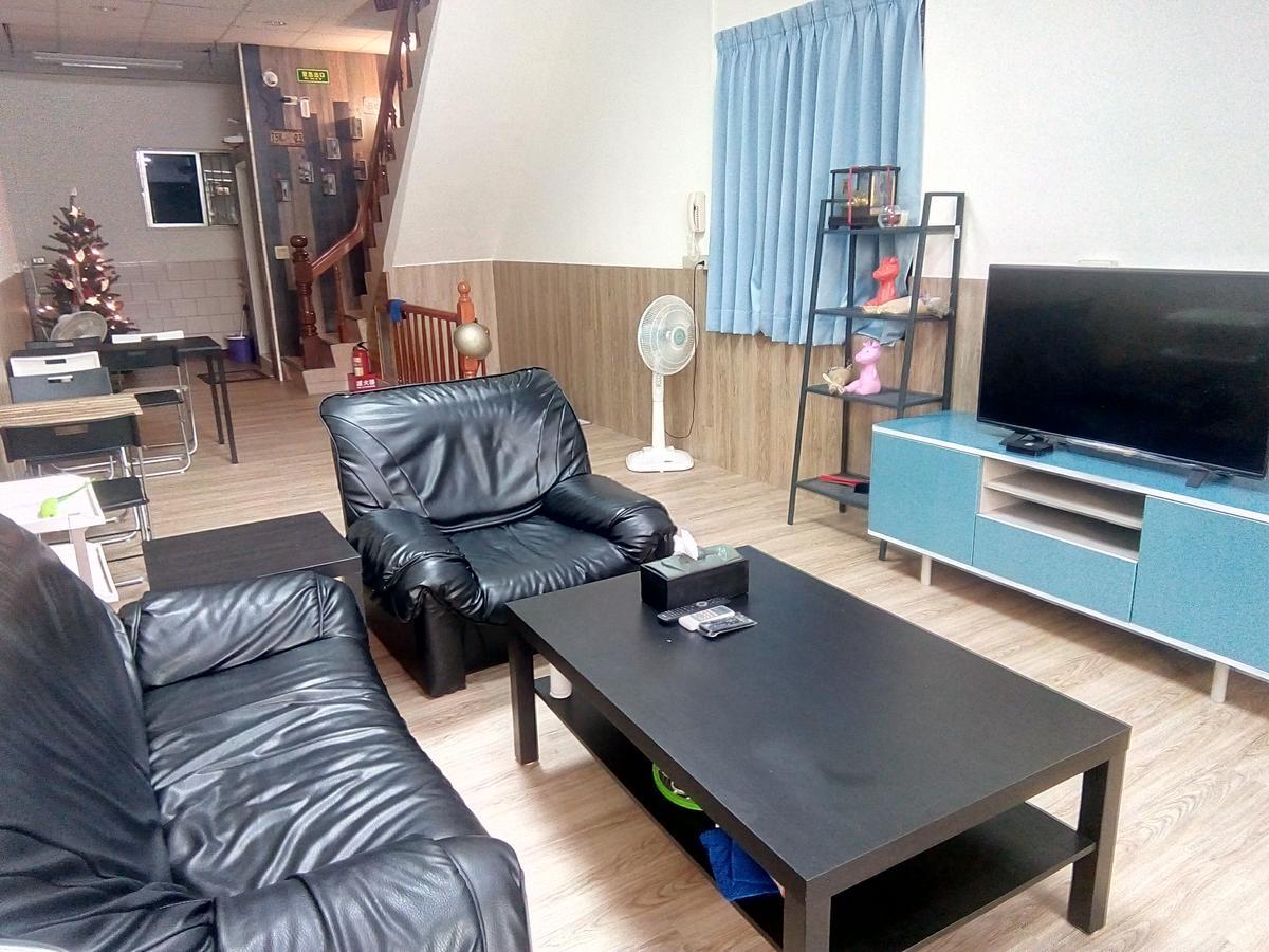 Traveler Station Hotel Каосюн Екстериор снимка