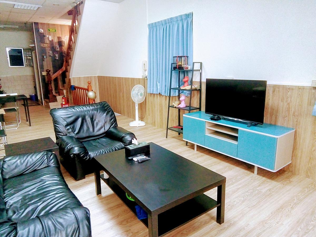 Traveler Station Hotel Каосюн Екстериор снимка